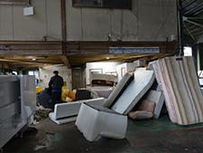 ベッド等解体業務